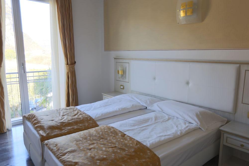 Hotel Lido Blu - Surf & Bike Torbole Sul Garda Kültér fotó