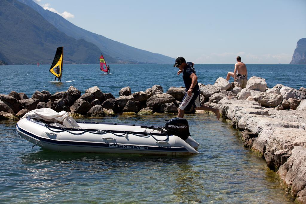 Hotel Lido Blu - Surf & Bike Torbole Sul Garda Kültér fotó