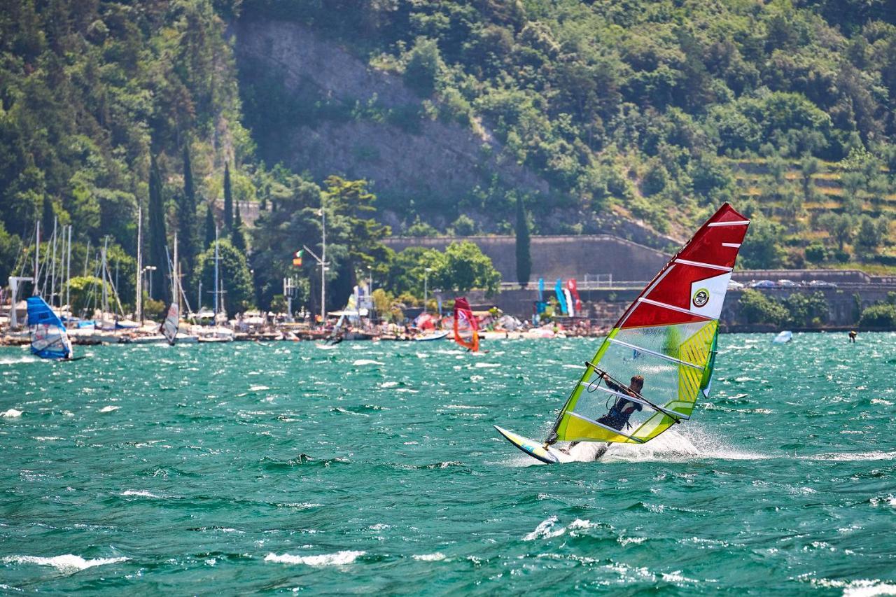 Hotel Lido Blu - Surf & Bike Torbole Sul Garda Kültér fotó