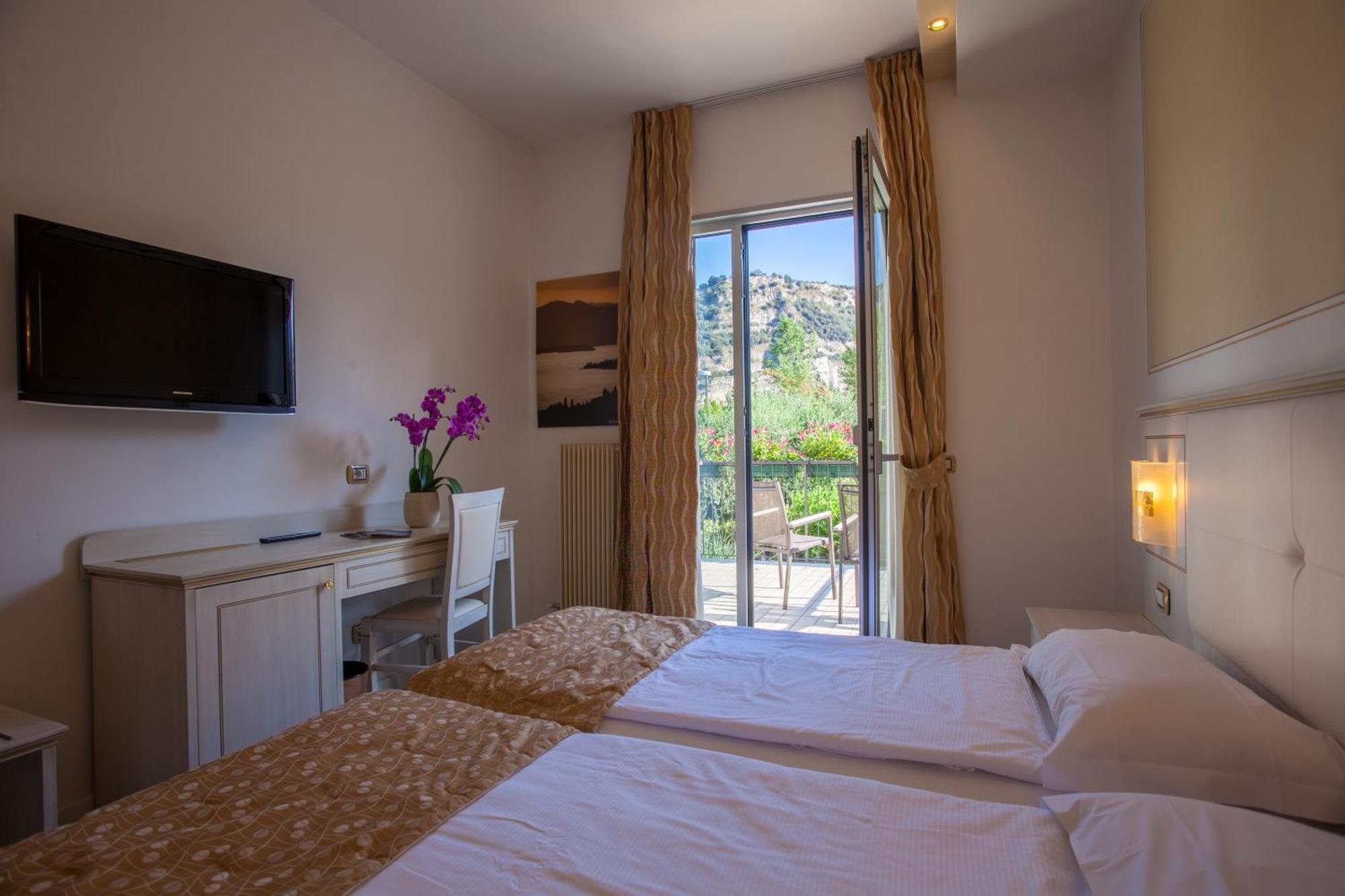 Hotel Lido Blu - Surf & Bike Torbole Sul Garda Szoba fotó