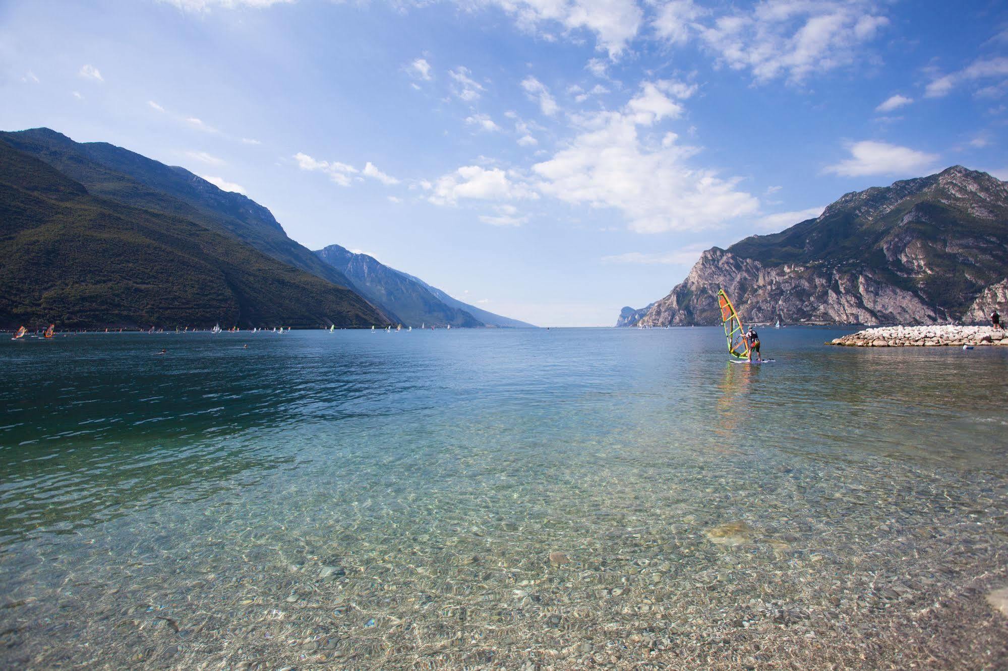 Hotel Lido Blu - Surf & Bike Torbole Sul Garda Kültér fotó