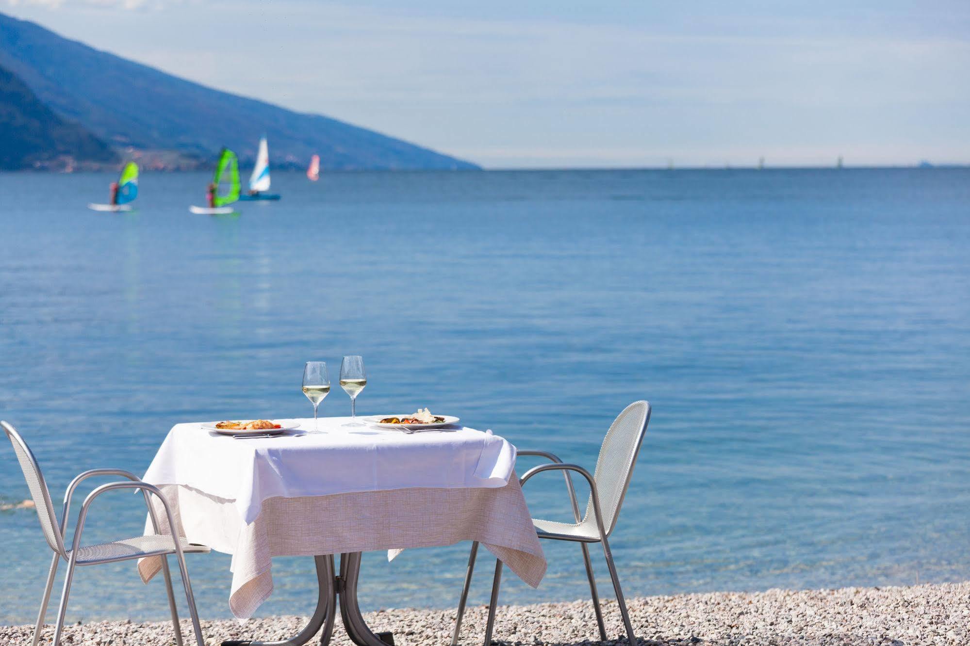 Hotel Lido Blu - Surf & Bike Torbole Sul Garda Kültér fotó