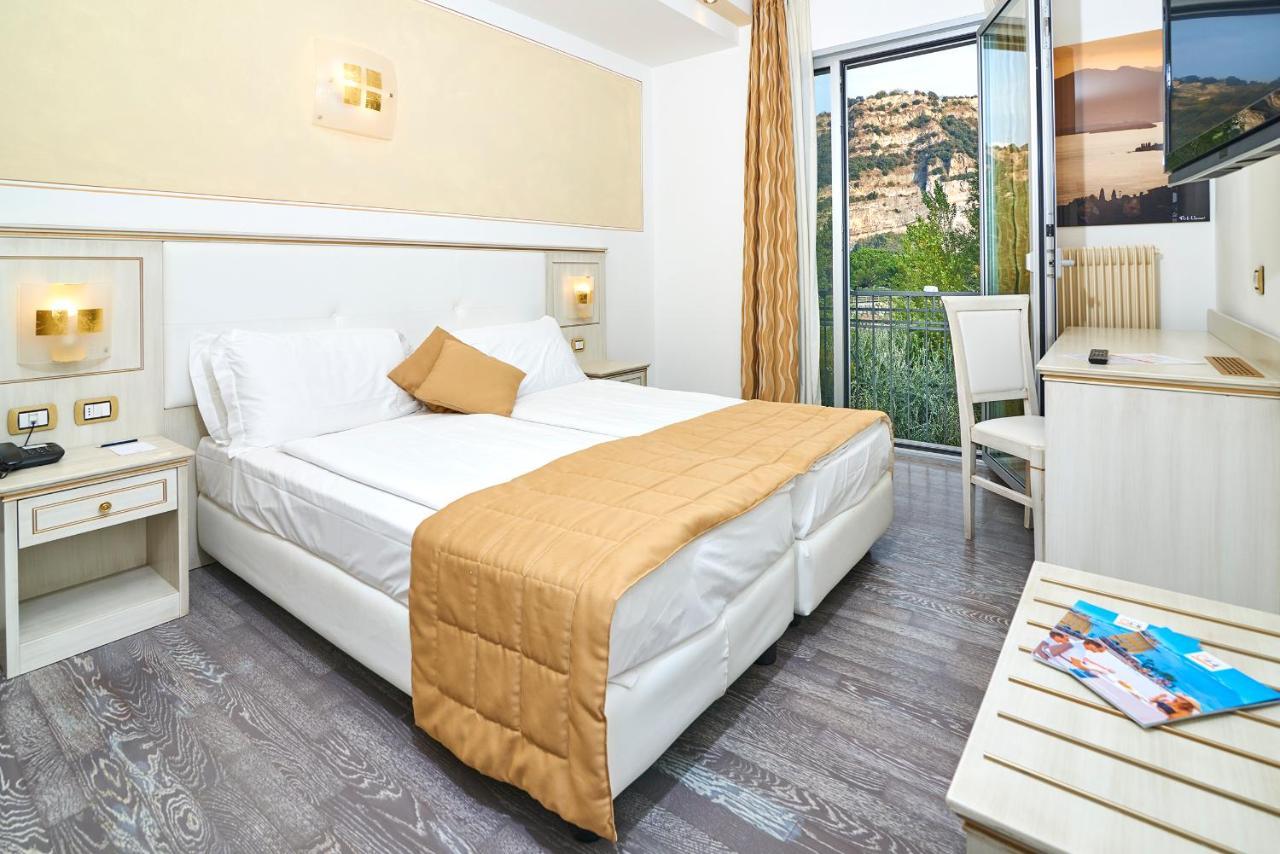 Hotel Lido Blu - Surf & Bike Torbole Sul Garda Kültér fotó