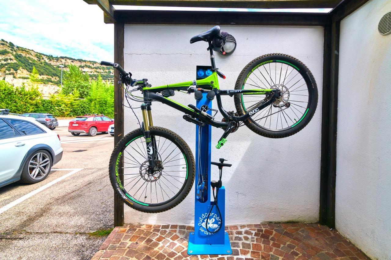Hotel Lido Blu - Surf & Bike Torbole Sul Garda Kültér fotó